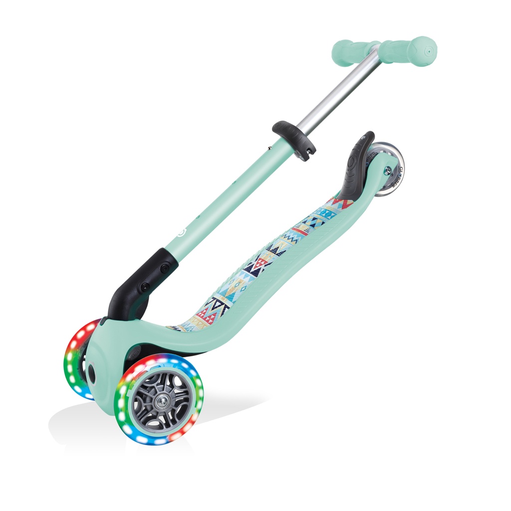 SCOOTER GLOBBER JUNIOR FOLDABLE FANTASY LIGHTS MINT