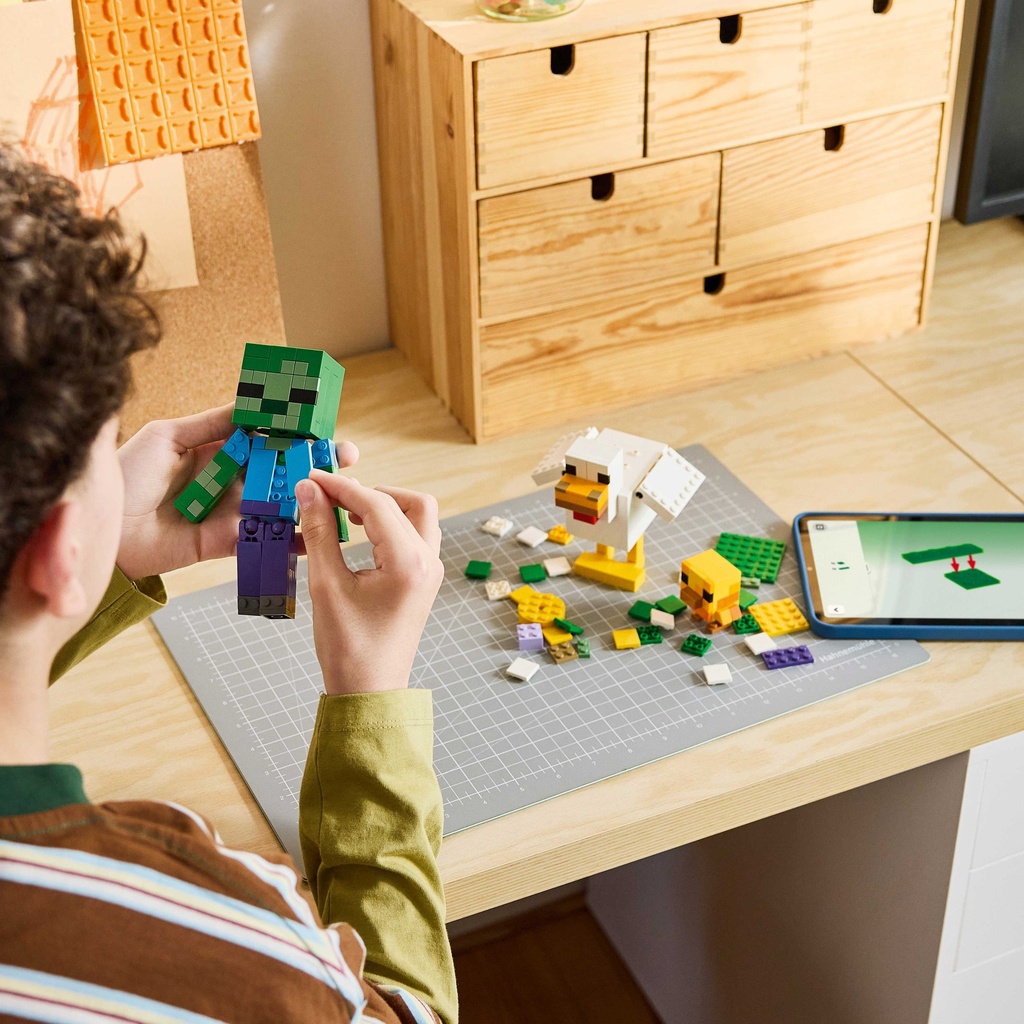 LEGO 21582 CHICKEN JOCKEY