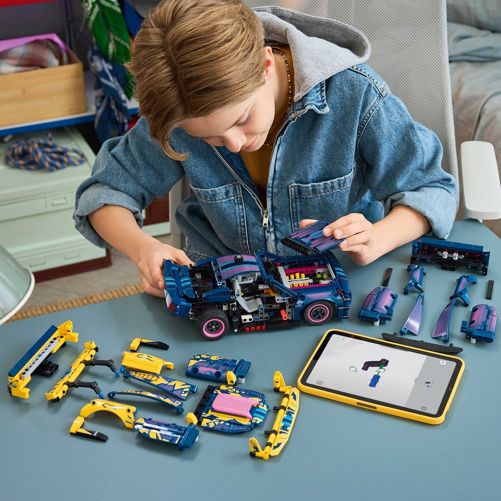LEGO 42236 CUSTOM GARAGE FORD MUSTANG GT CAR