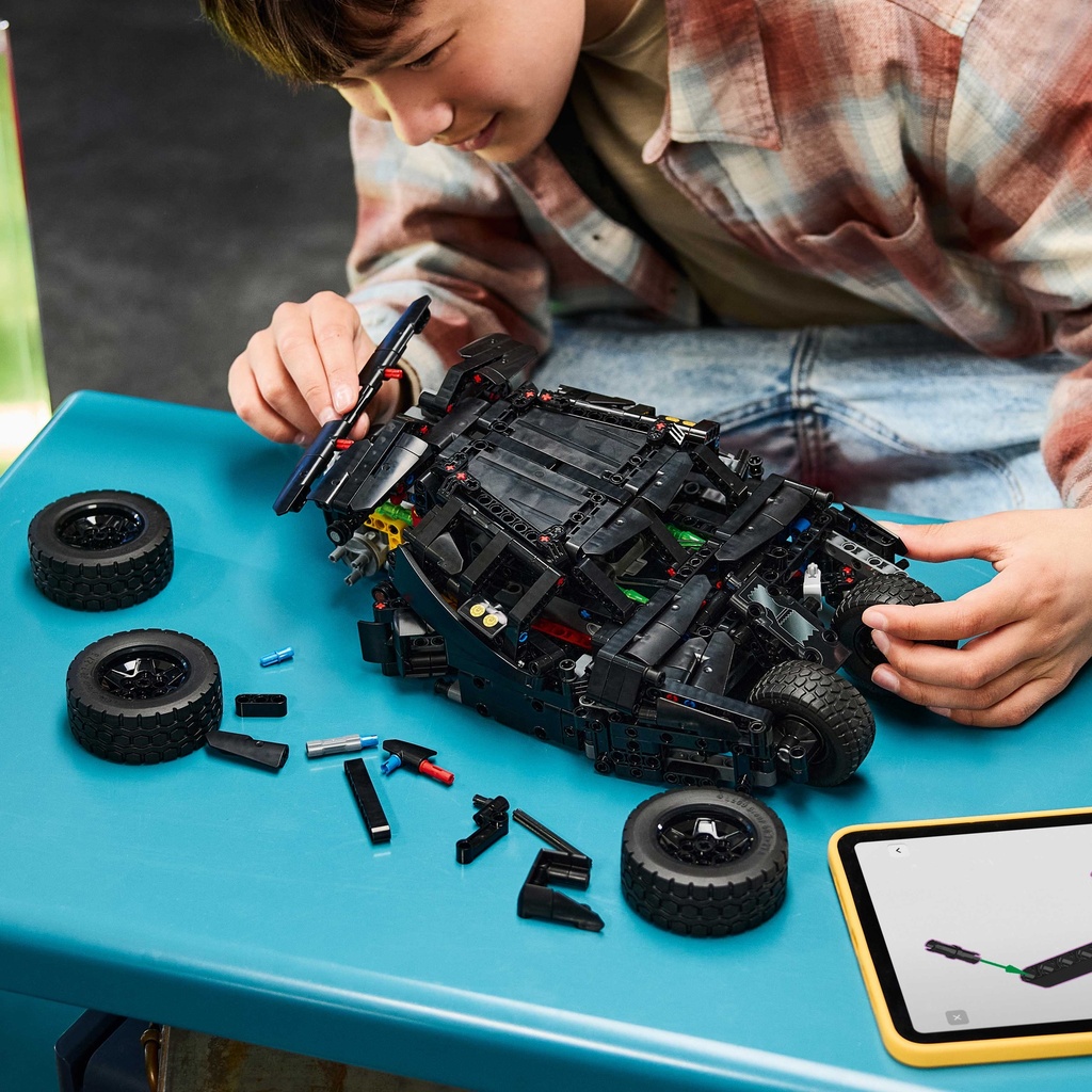 LEGO 42239 BATMOBILE™ TUMBLER