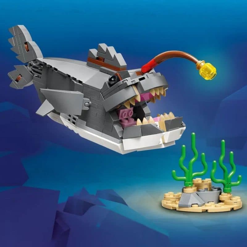 LEGO 31381 FIERCE SHARK WITH A TREASURE CHEST